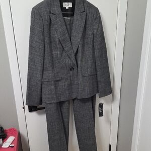 Le Suit Black And White Women's Suit